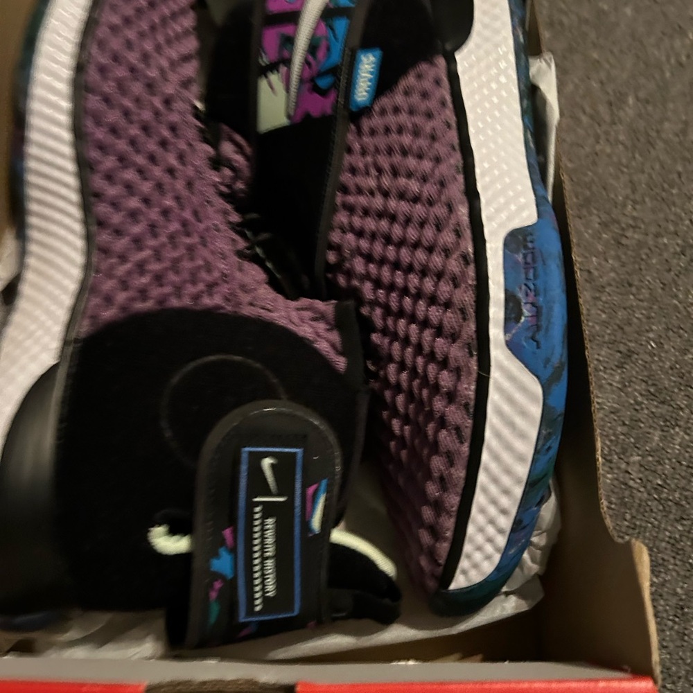 Nike Air Max Oketo in Anthracite and Wolf Grey. Basketball Shoe - Picture 5 of 7